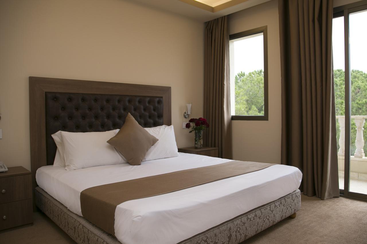 Bzommar Palace Hotel Jounieh Exterior photo