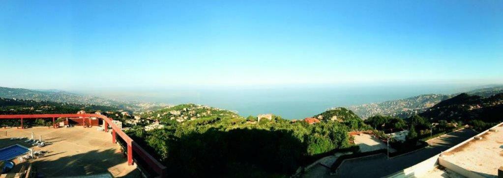 Bzommar Palace Hotel Jounieh Exterior photo
