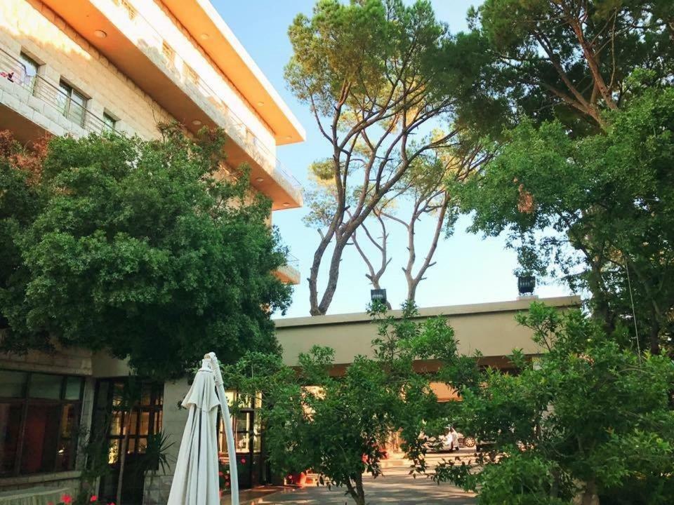 Bzommar Palace Hotel Jounieh Exterior photo